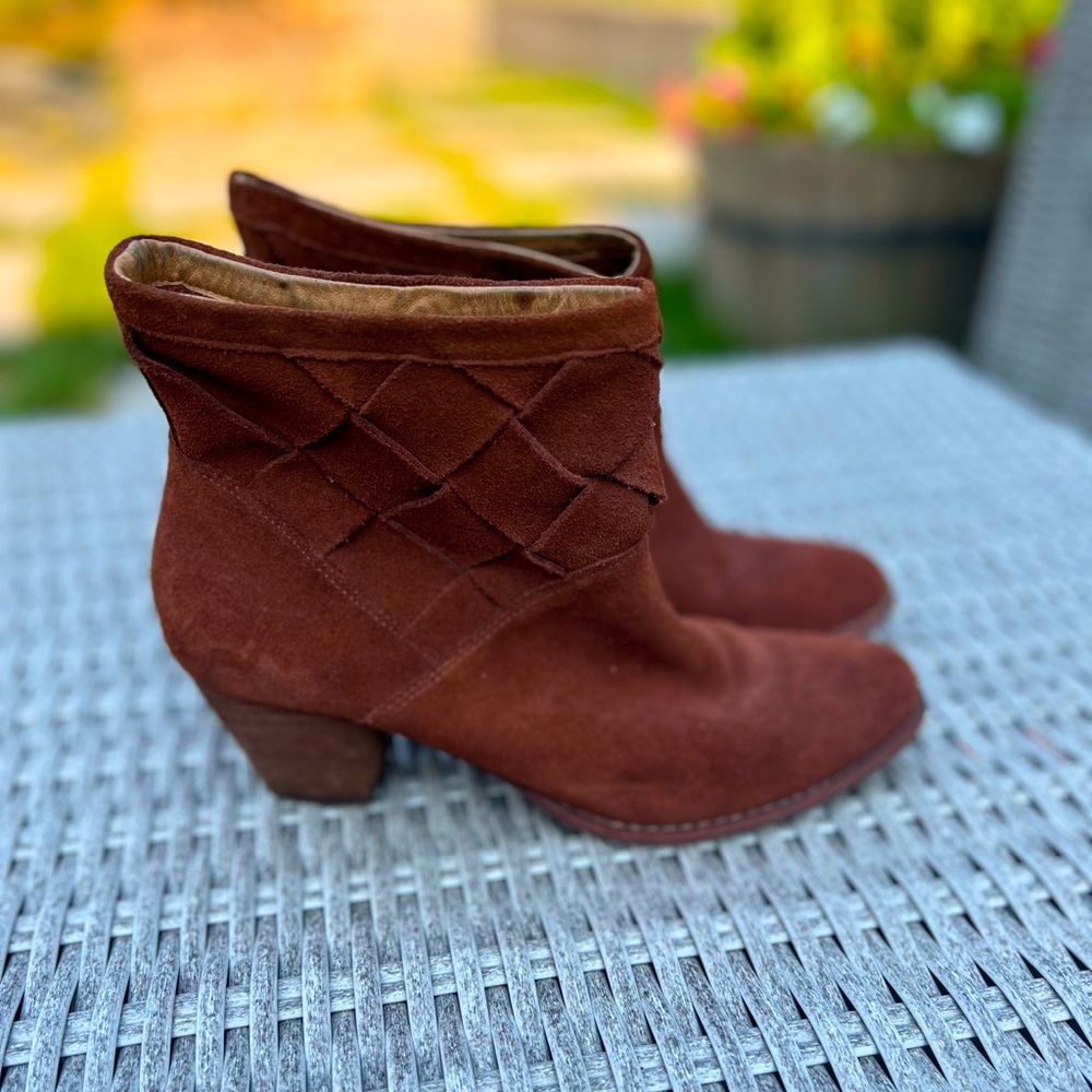 Corso Como Women's Suede Bedford Brown Ankle Boots 7.5